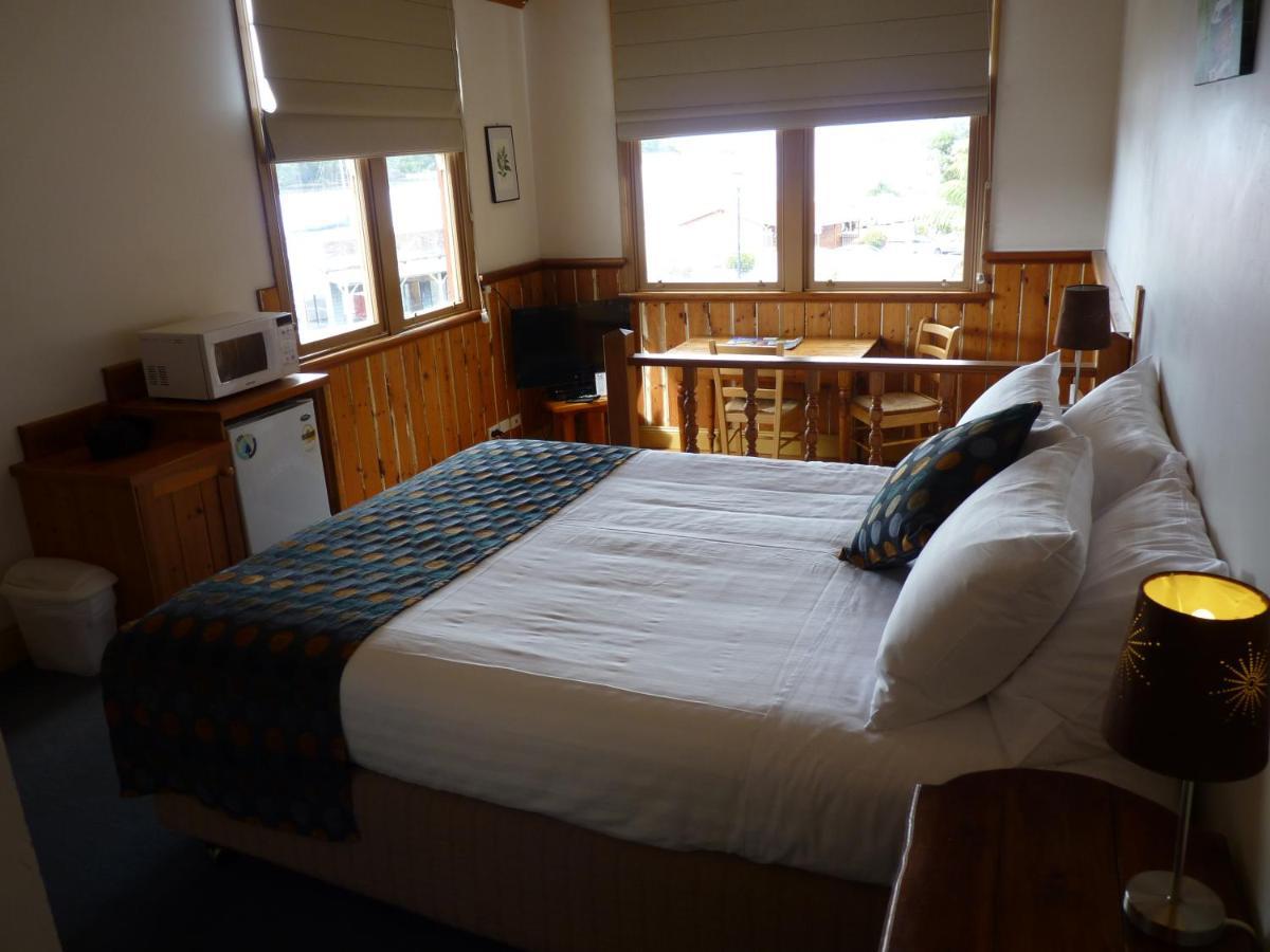 Bushman'S At Strahan Aparthotel Kültér fotó